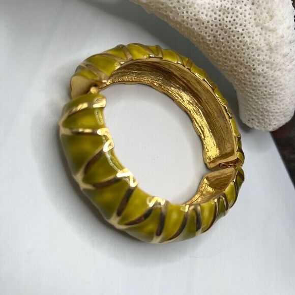 Kenneth Jay Lane Hingled Bangle Bracelet Gold Yellow Green - Picture 11 of 13